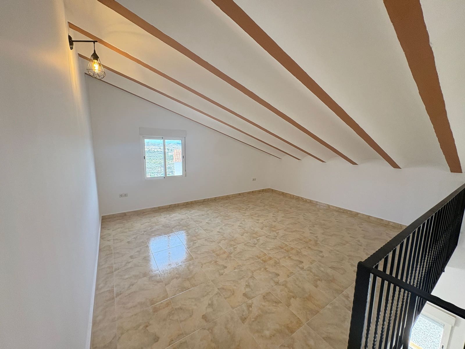 Chalet de 3 habitaciones en Almanzora en alquiler con garaje - 950 € (Ref: 8397171)