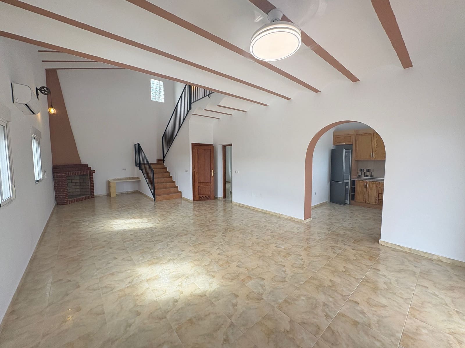 Chalet de 3 habitaciones en Almanzora en alquiler con garaje - 950 € (Ref: 8397171)