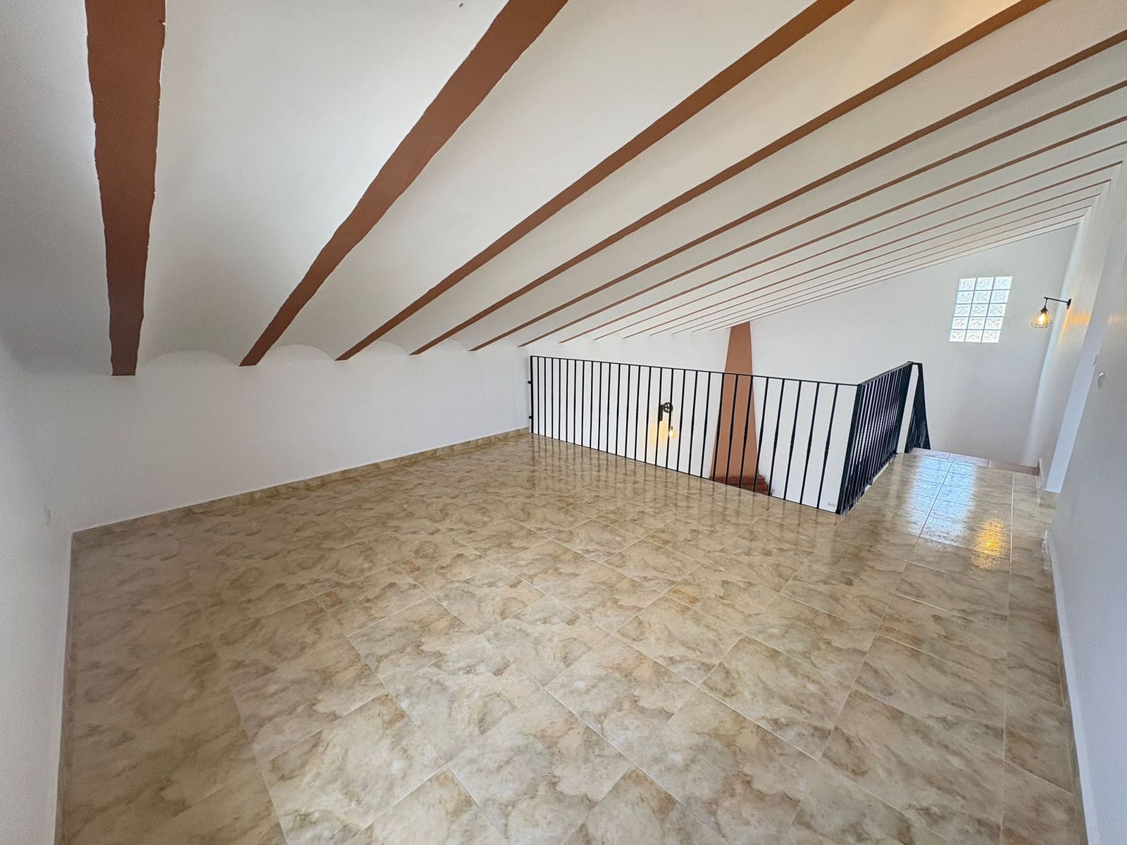 Chalet de 3 habitaciones en Almanzora en alquiler con garaje - 950 € (Ref: 8397171)