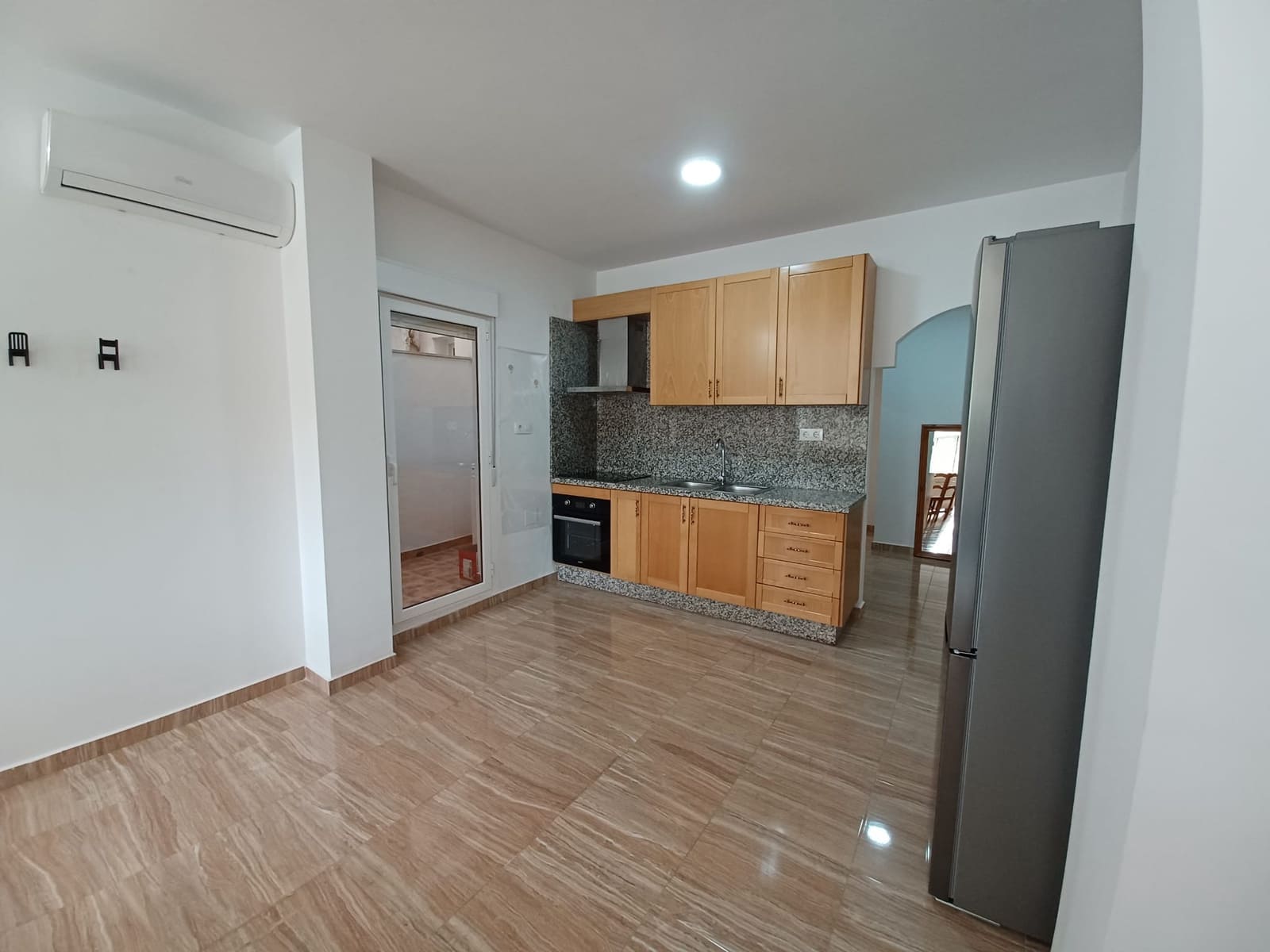 2 soveværelse Lejlighed til leje i Almeria by - € 500 (Ref: 8532847)