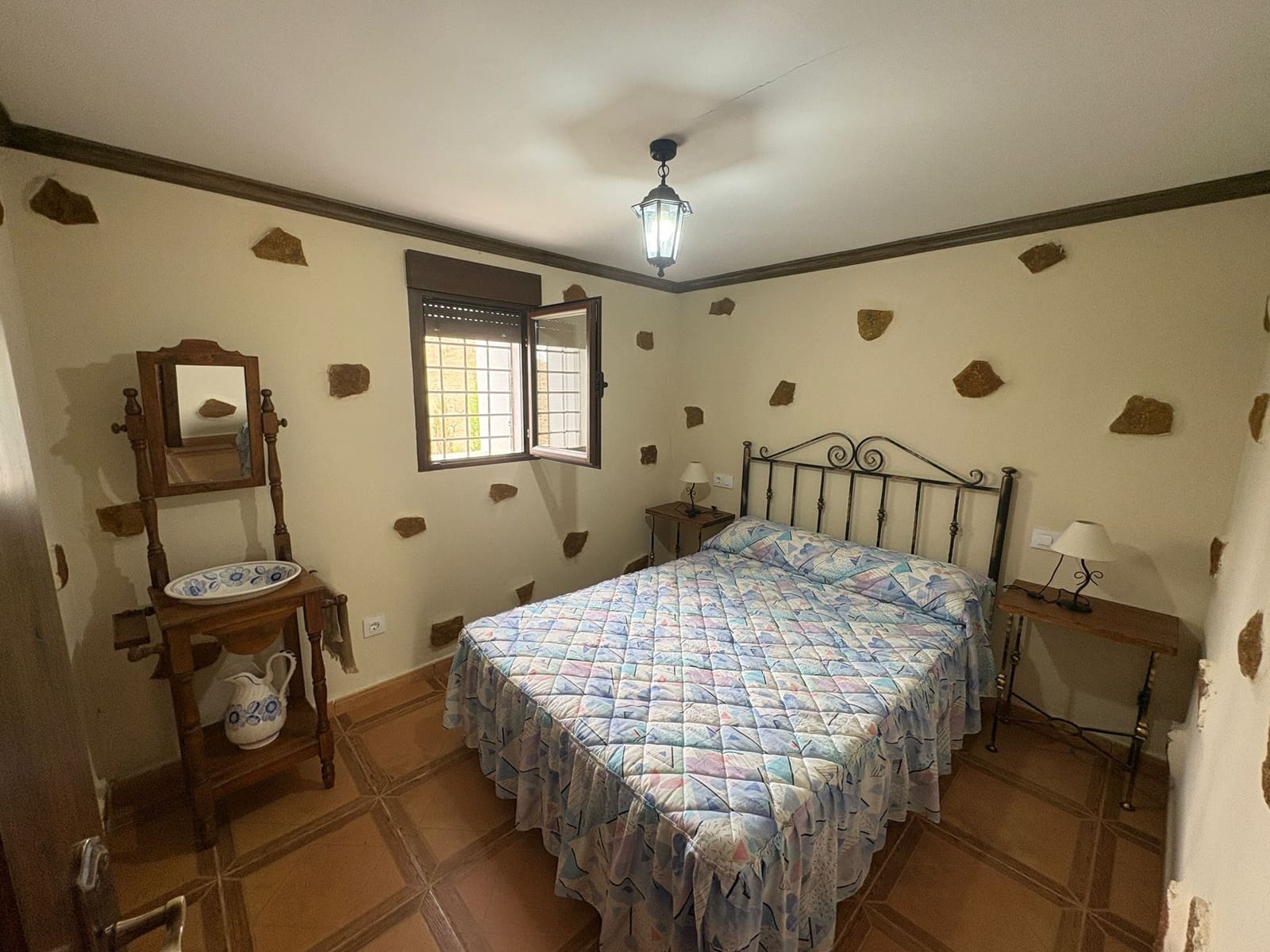 3 makuuhuone Maalaistalo vuokrattavana paikassa Velez-Rubio mukana 
autotalli - 800 € (Ref: 8634992)