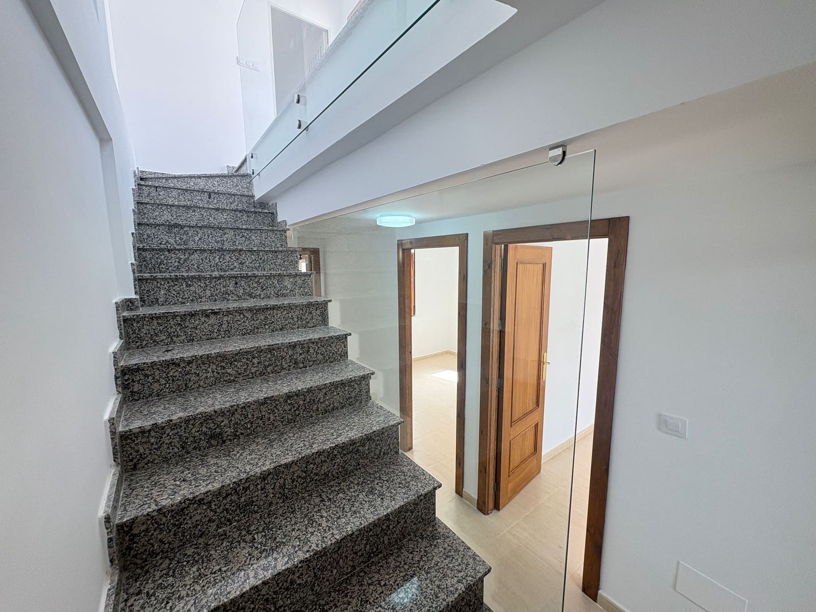 3 camera da letto Villetta Bifamiliare da affittare in Almeria citta - 750 € (Rif: 9009136)