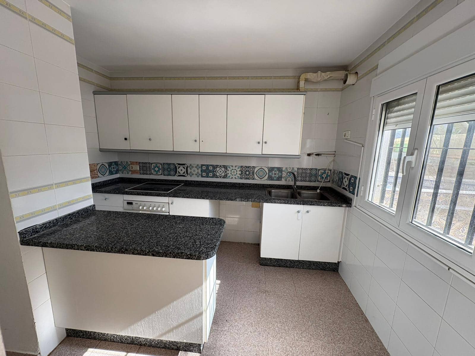 2 Zimmer Strandapartment zu vermieten in Mojacar mit Pool - 950 € (Ref: 9221297)