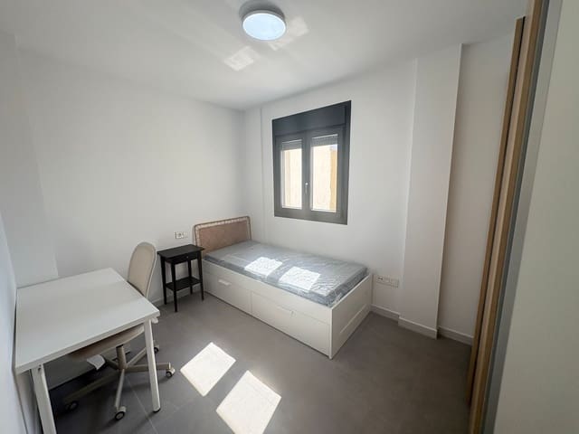 2 bedroom Apartment for rent in Almería city - € 500 (Ref: 9326935)