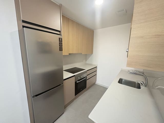 2 bedroom Apartment for rent in Almería city - € 500 (Ref: 9326935)