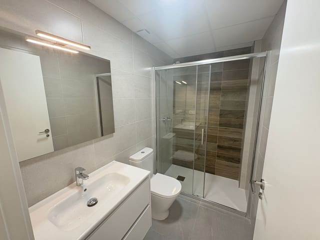 2 bedroom Apartment for rent in Almería city - € 500 (Ref: 9326935)