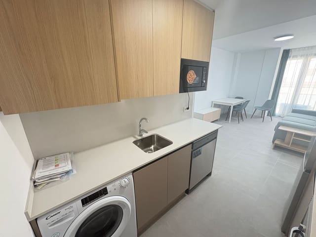 2 bedroom Apartment for rent in Almería city - € 500 (Ref: 9326935)