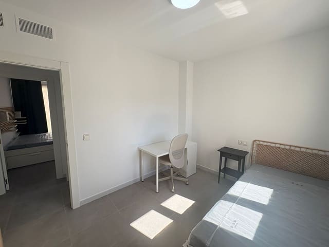 2 bedroom Apartment for rent in Almería city - € 500 (Ref: 9326935)