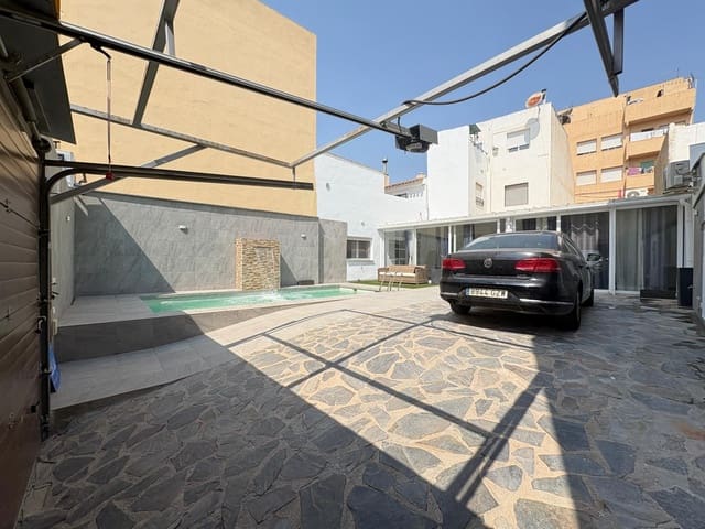 3 soveværelse Byhus til leje i Almería by med swimmingpool garage - € 1.500 (Ref: 9349759)