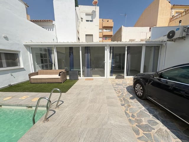 3 soveværelse Byhus til leje i Almería by med swimmingpool garage - € 1.500 (Ref: 9349759)