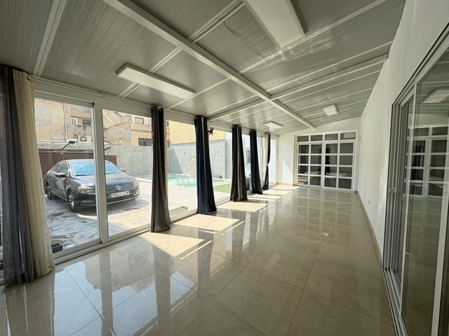 3 soveværelse Byhus til leje i Almería by med swimmingpool garage - € 1.500 (Ref: 9349759)