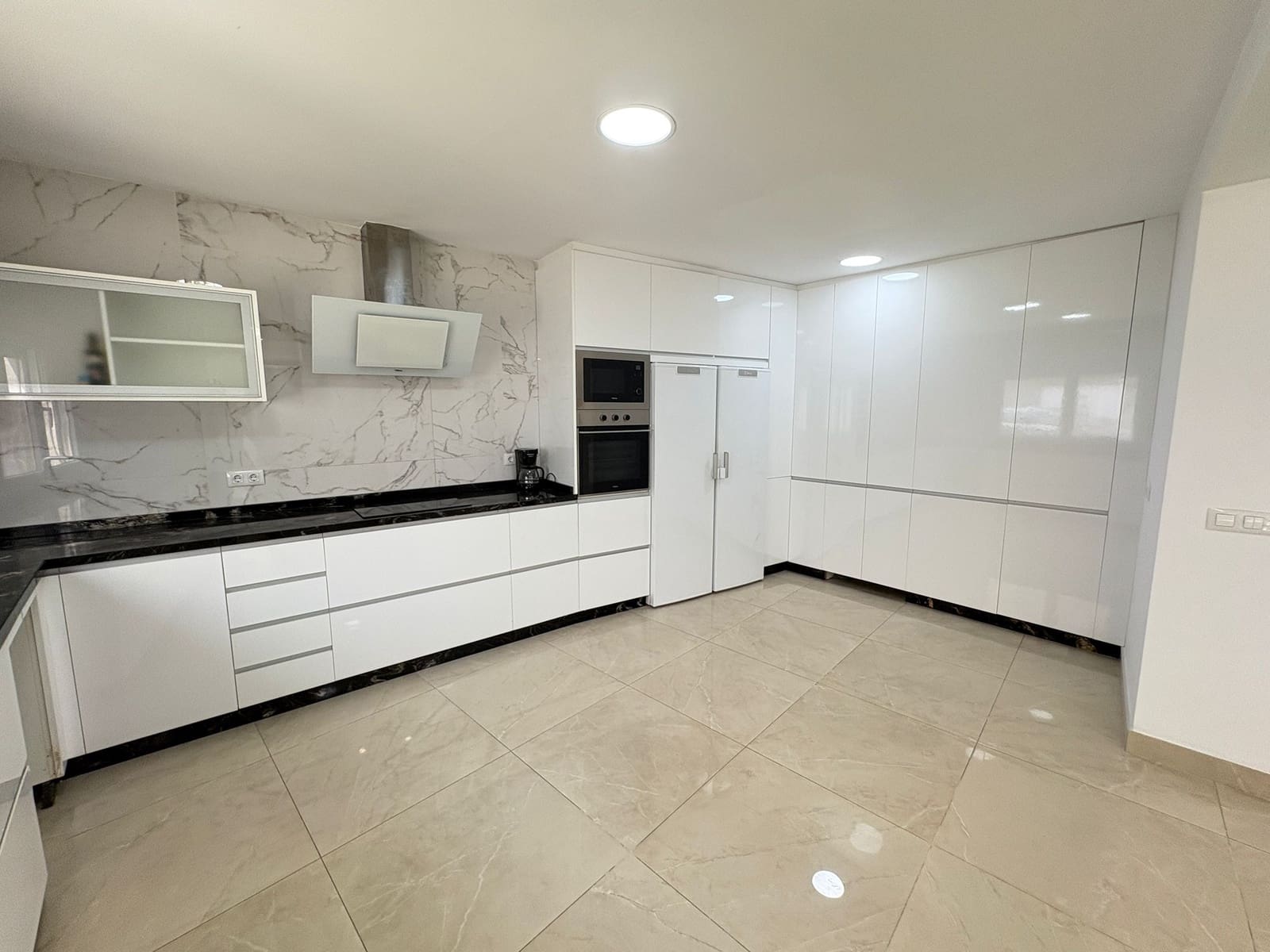 3 sovrum Hus att hyra i Almeria stad med pool garage - 1 500 € (Ref: 9349759)