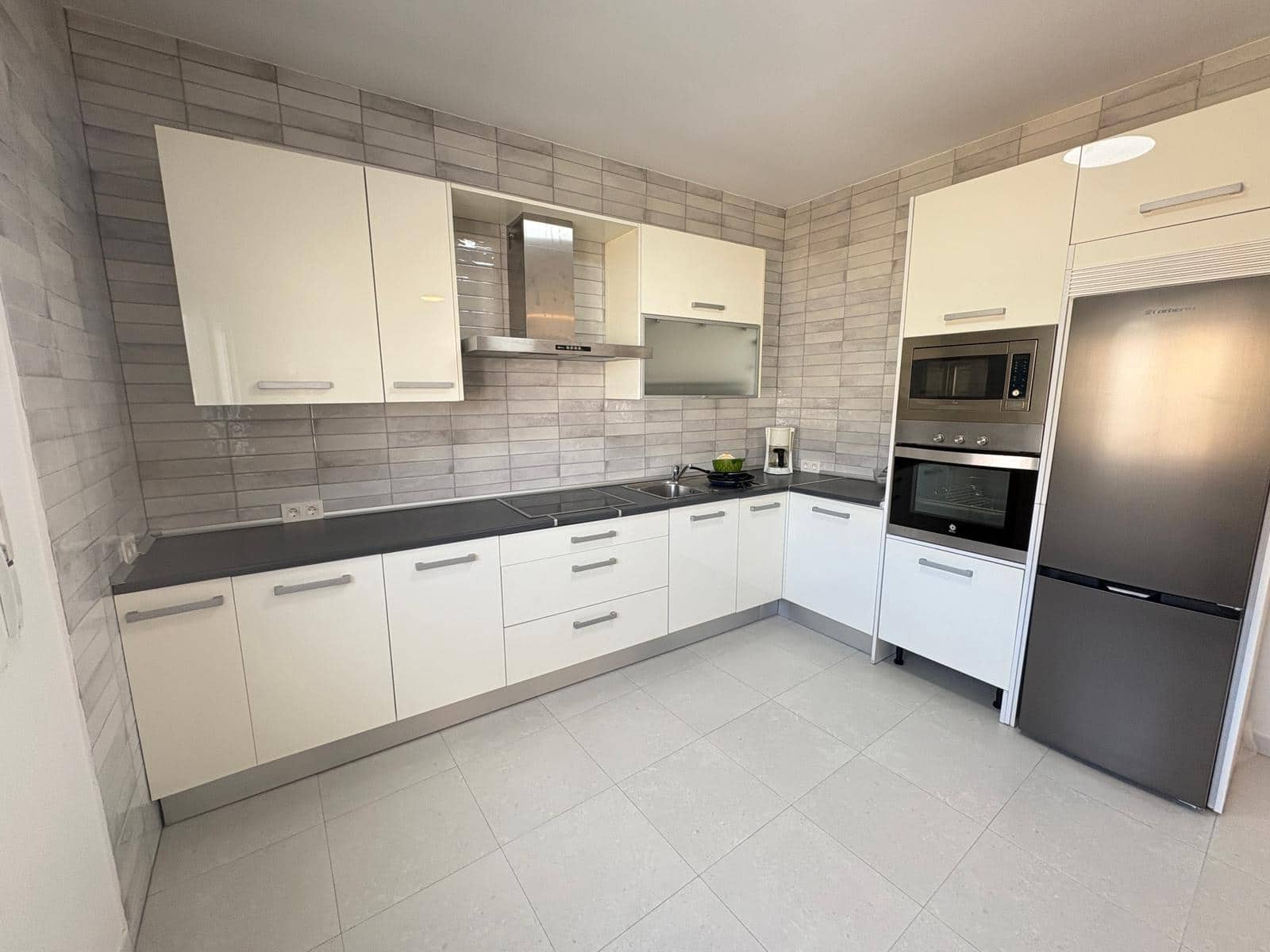 2 makuuhuone Omakotitalo vuokrattavana paikassa Almanzora mukana 
autotalli - 700 € (Ref: 9378159)