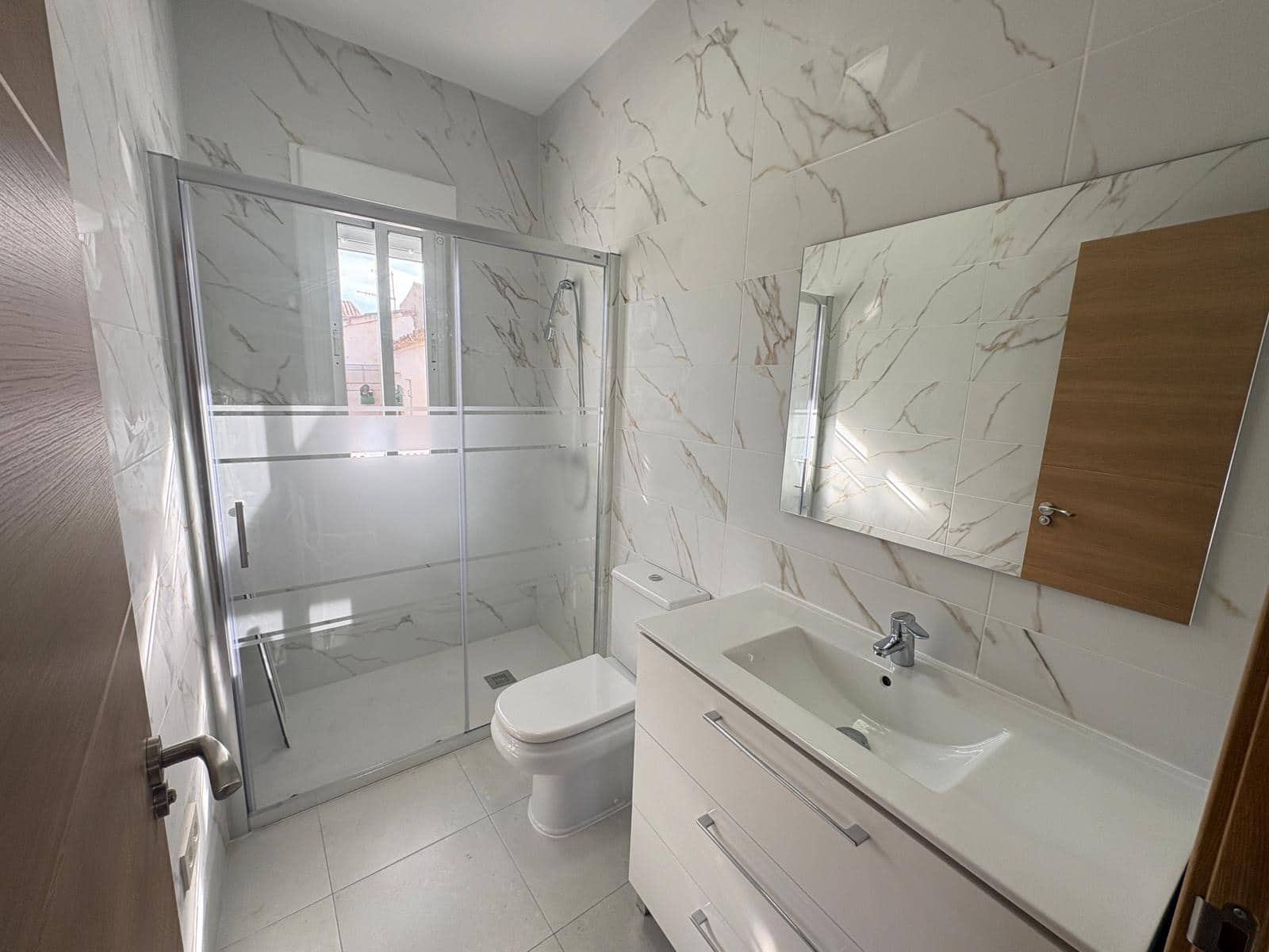 2 makuuhuone Omakotitalo vuokrattavana paikassa Almanzora mukana 
autotalli - 700 € (Ref: 9378159)