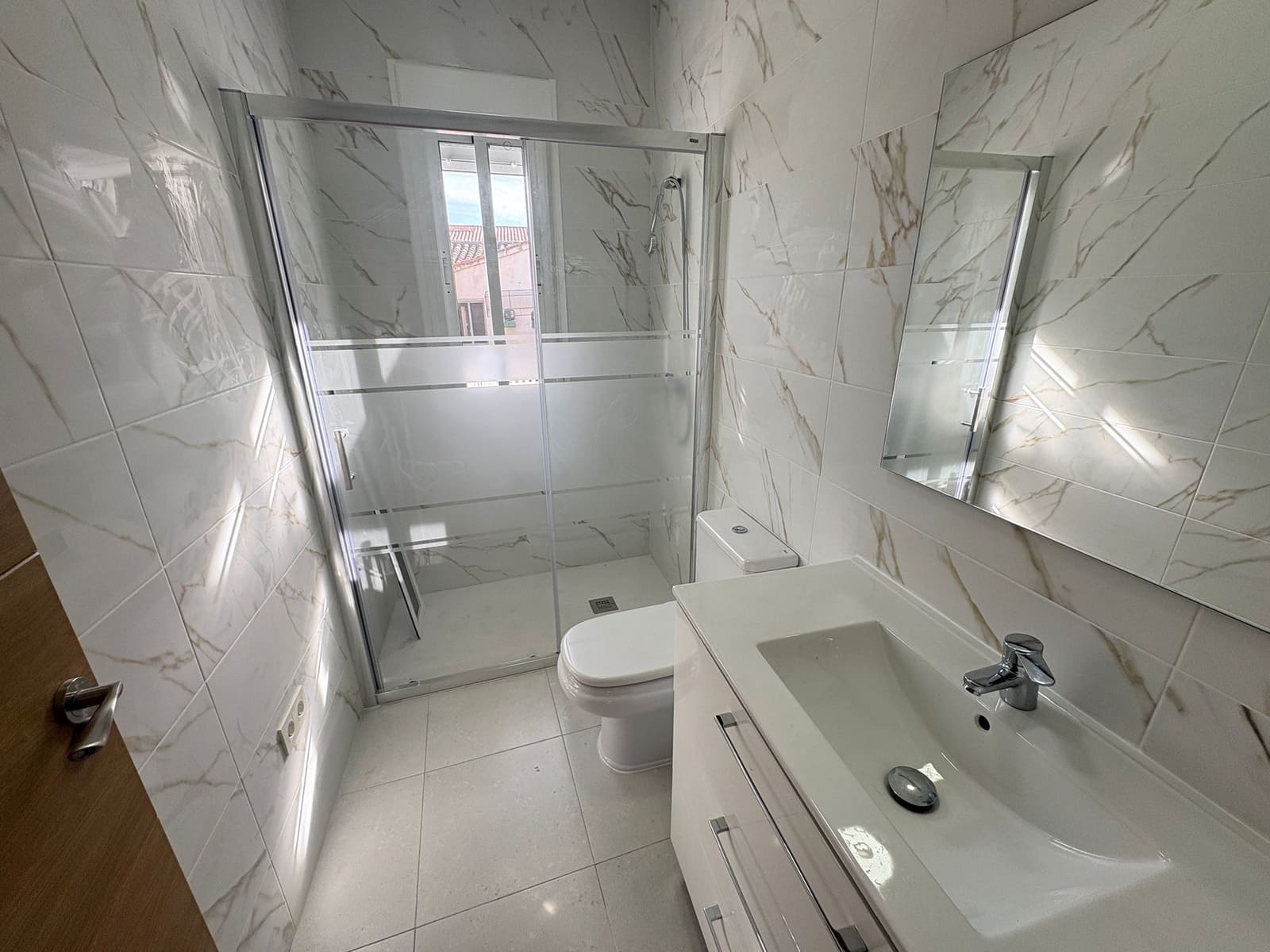 2 makuuhuone Omakotitalo vuokrattavana paikassa Almanzora mukana 
autotalli - 700 € (Ref: 9378159)