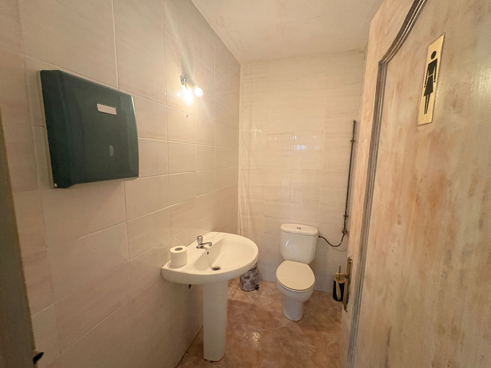 Business for rent in Cantoria - € 500 (Ref: 9516318)