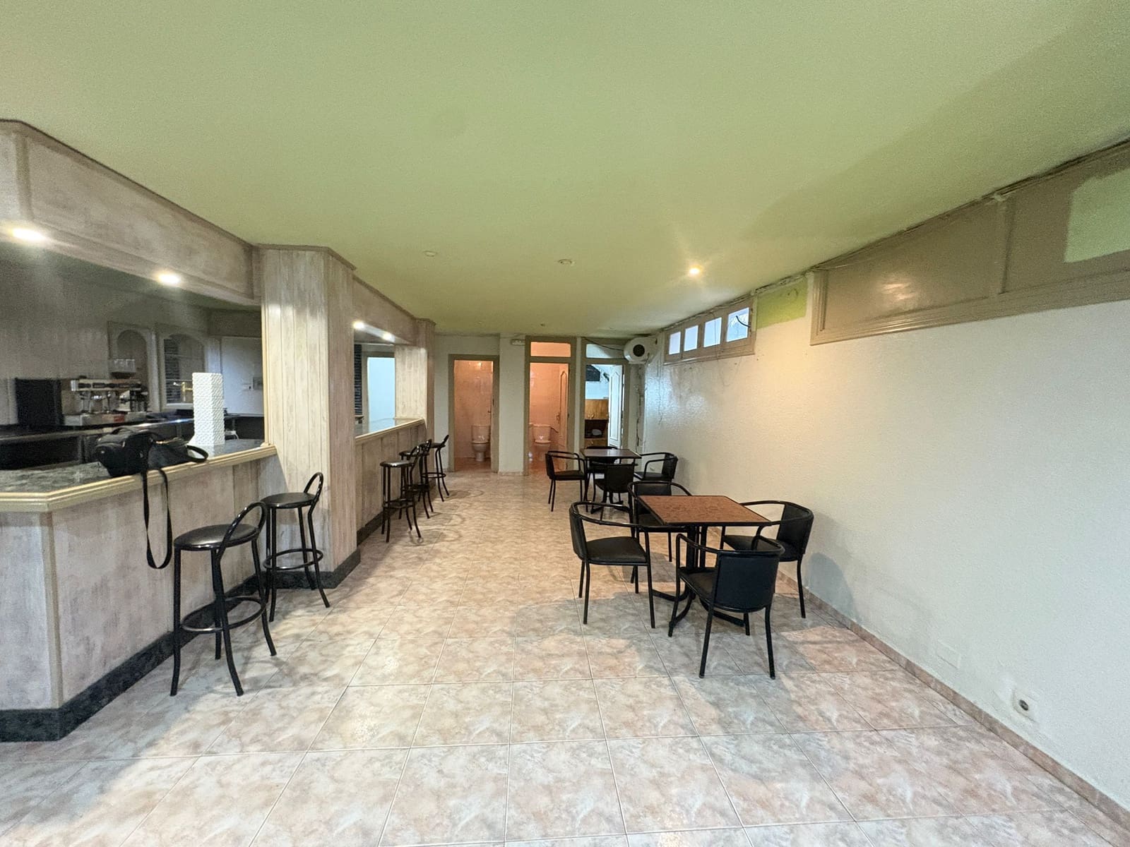 Business for rent in Cantoria - € 500 (Ref: 9516318)