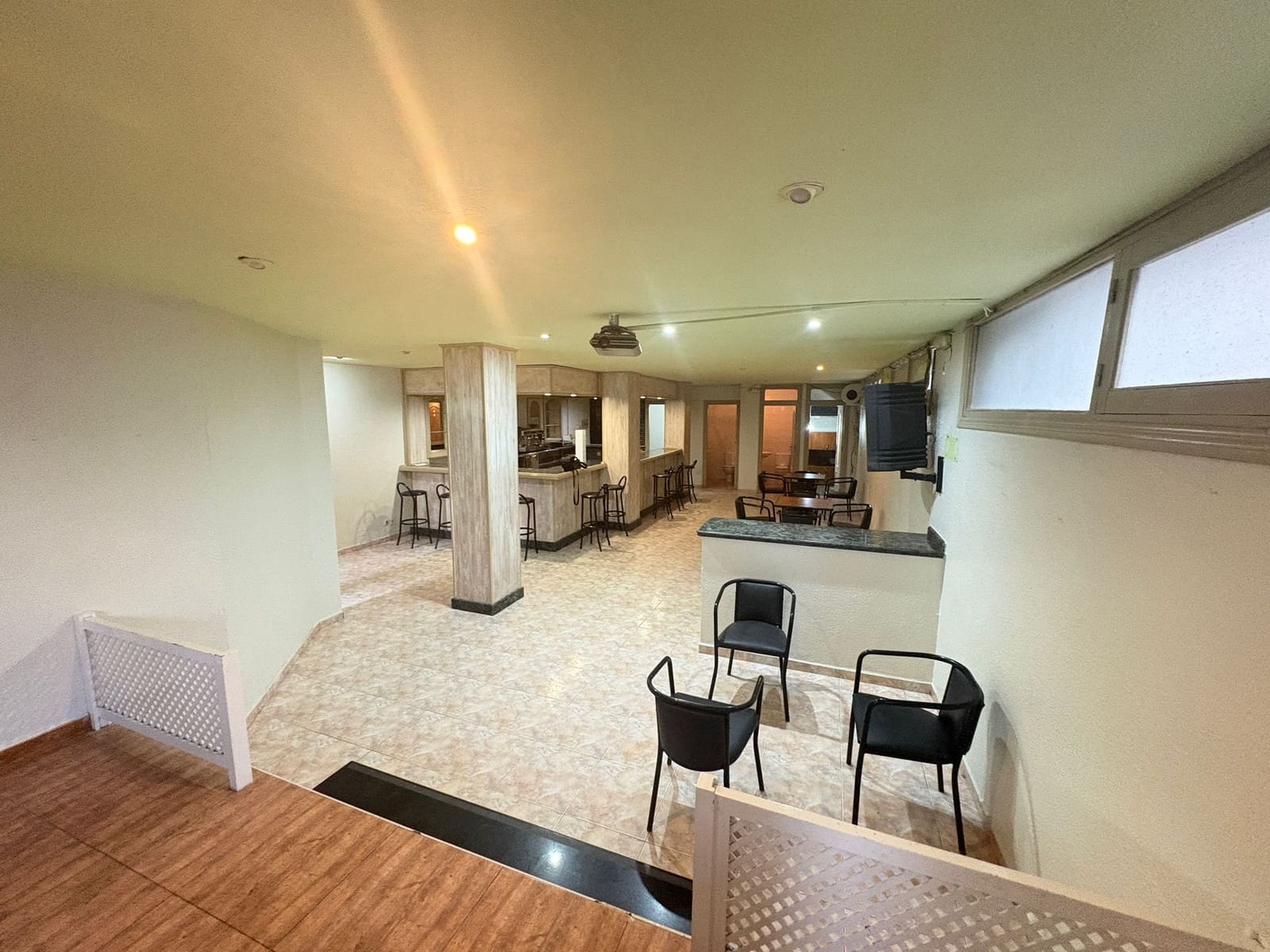 Business for rent in Cantoria - € 500 (Ref: 9516318)