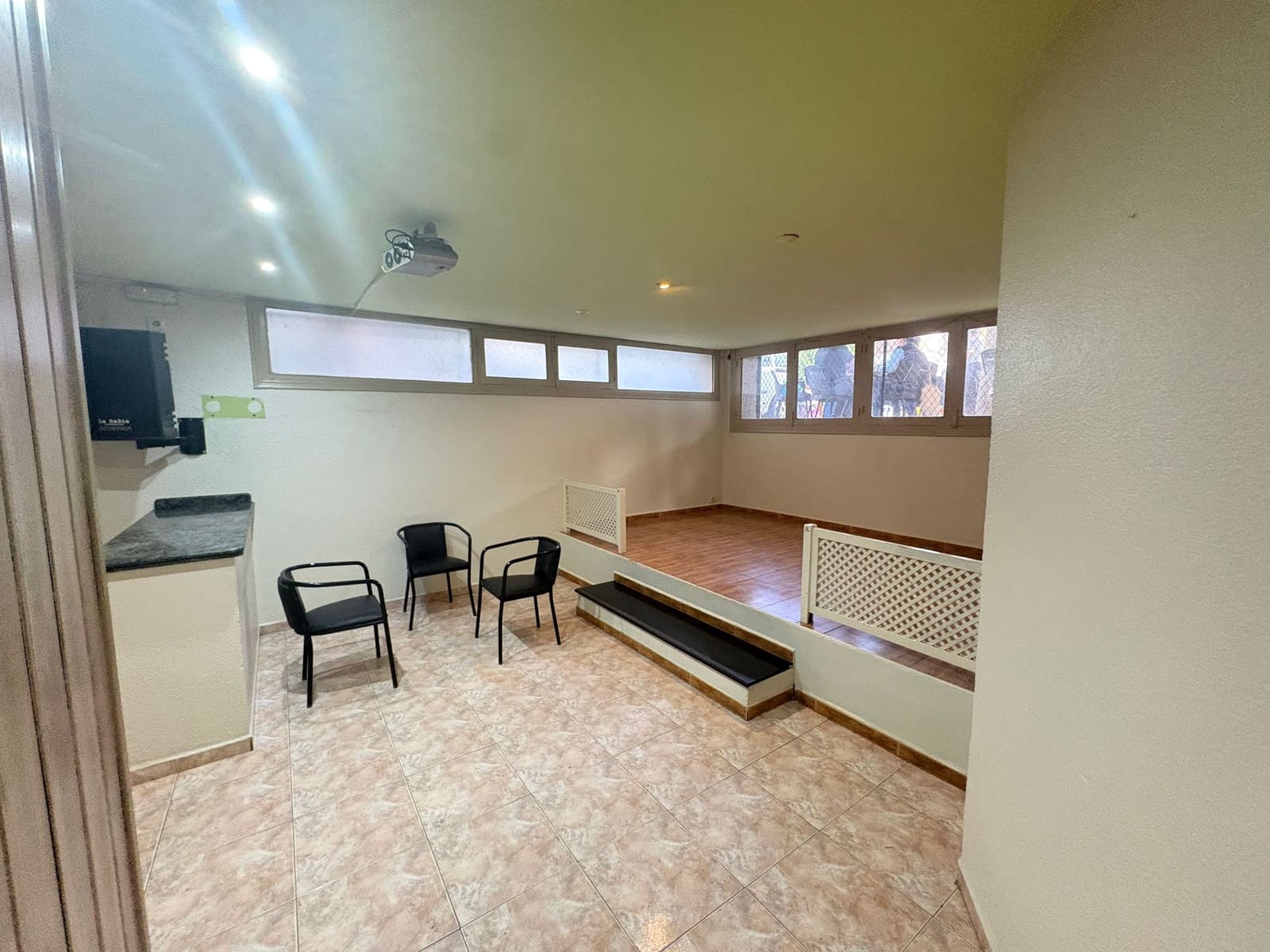 Business for rent in Cantoria - € 500 (Ref: 9516318)