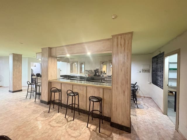 Bedrijf te huur in Cantoria - € 500 (Ref: 9516318)