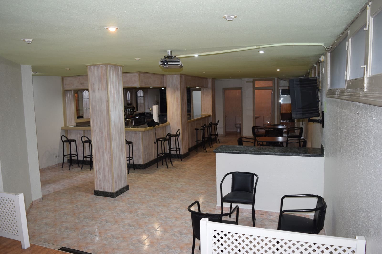 Business for rent in Cantoria - € 500 (Ref: 9516318)