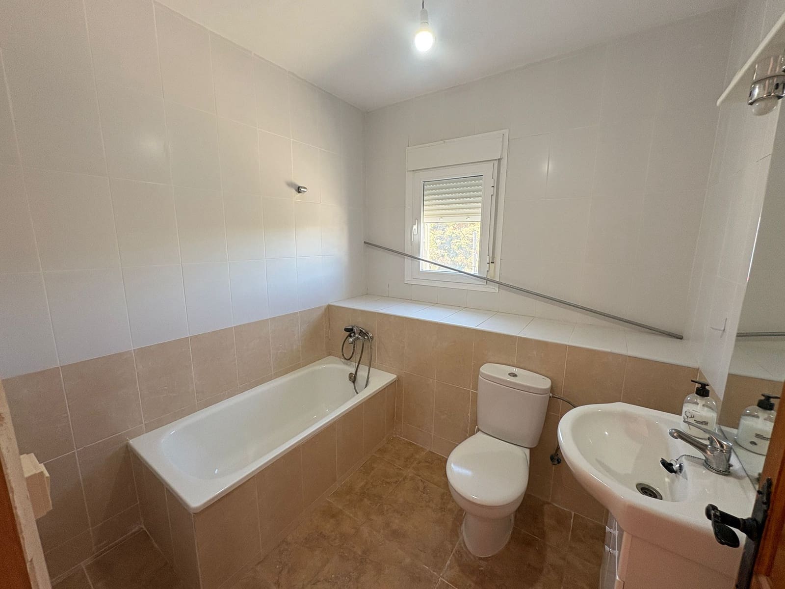 Maison de Ville de 3 chambres à louer à Chercos - 600 € (Ref: 9609898)