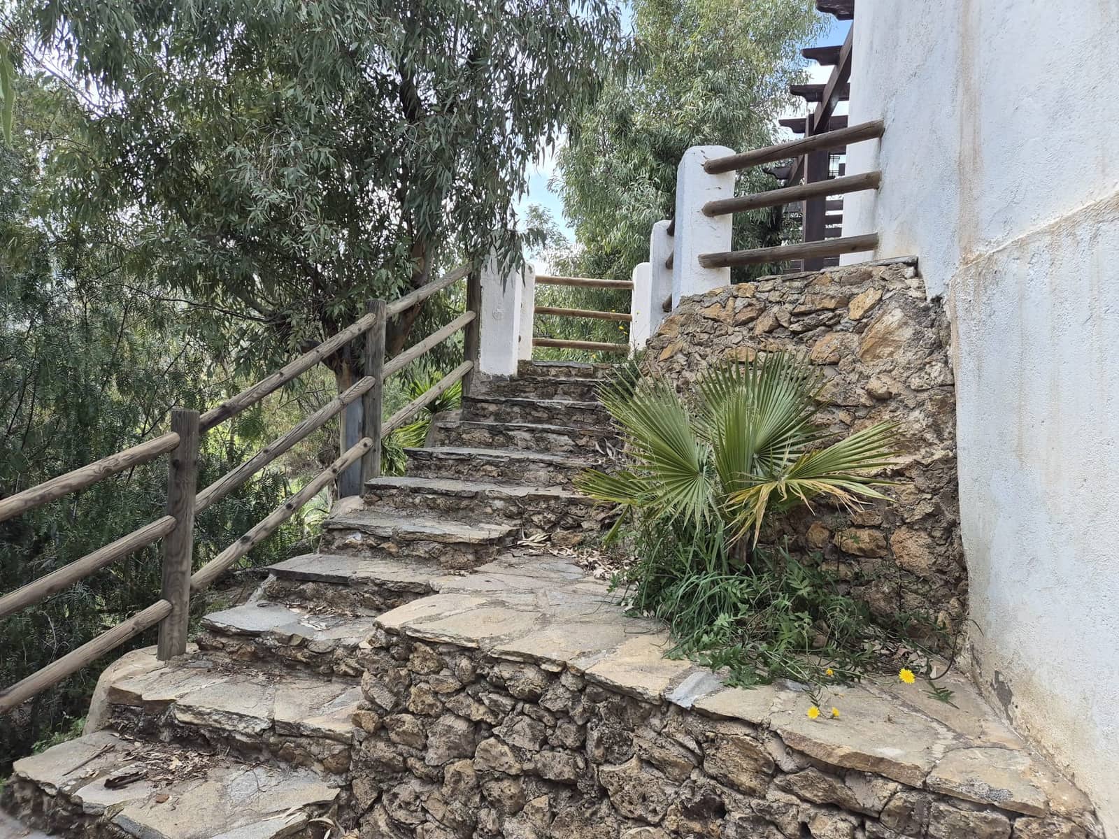 6 bedroom Finca/Country House for rent in Chercos with pool - € 1,600 (Ref: 9678127)