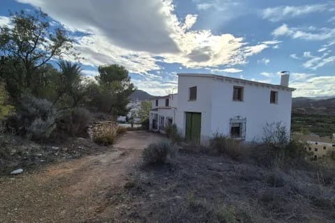 6 soveværelse Finca/Landehus til salg i Albanchez - € 120.000 (Ref: 9678137)