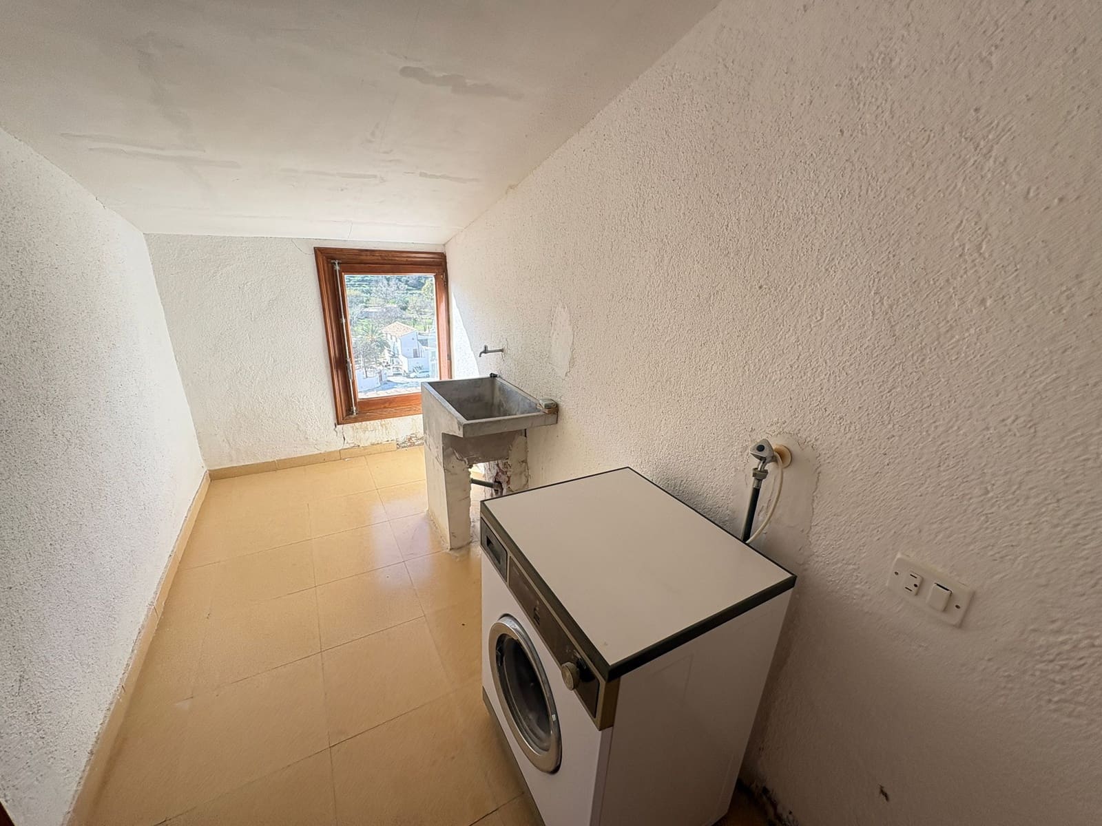 6 bedroom Finca/Country House for sale in Albanchez - € 120,000 (Ref: 9678137)