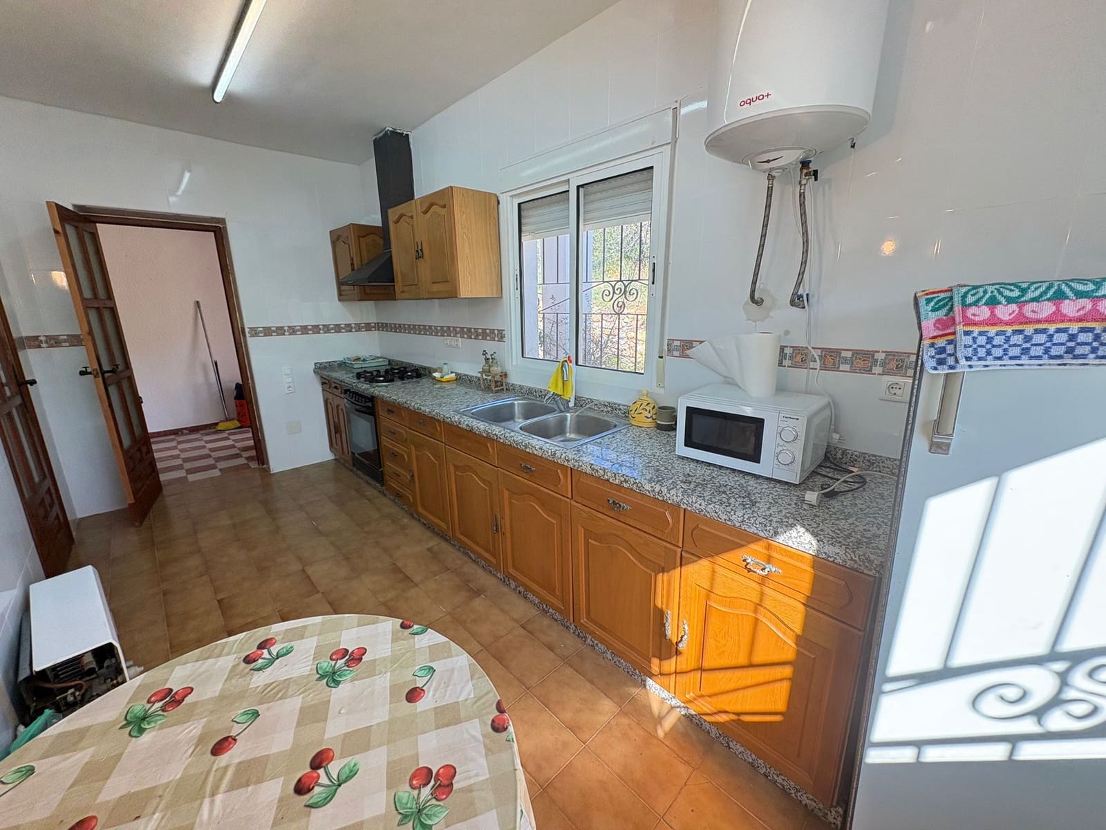 6 bedroom Finca/Country House for sale in Albanchez - € 120,000 (Ref: 9678137)