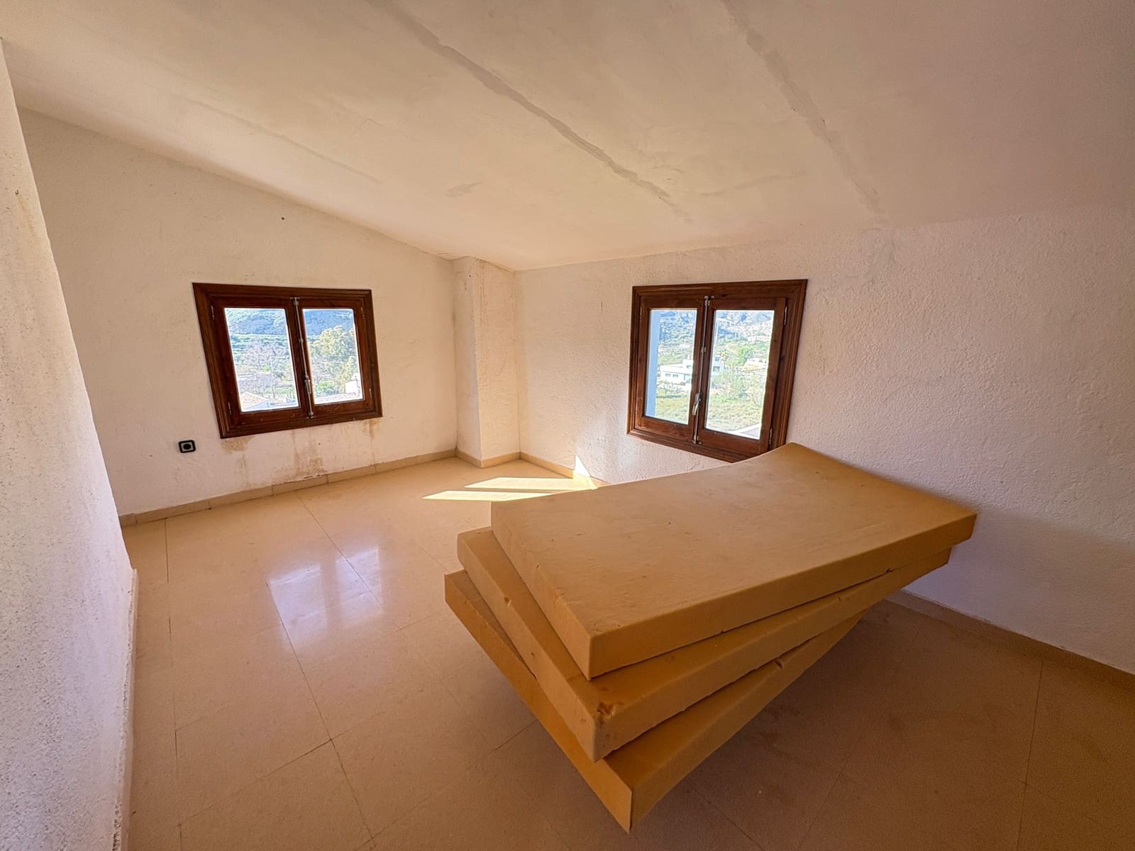 6 bedroom Finca/Country House for sale in Albanchez - € 120,000 (Ref: 9678137)