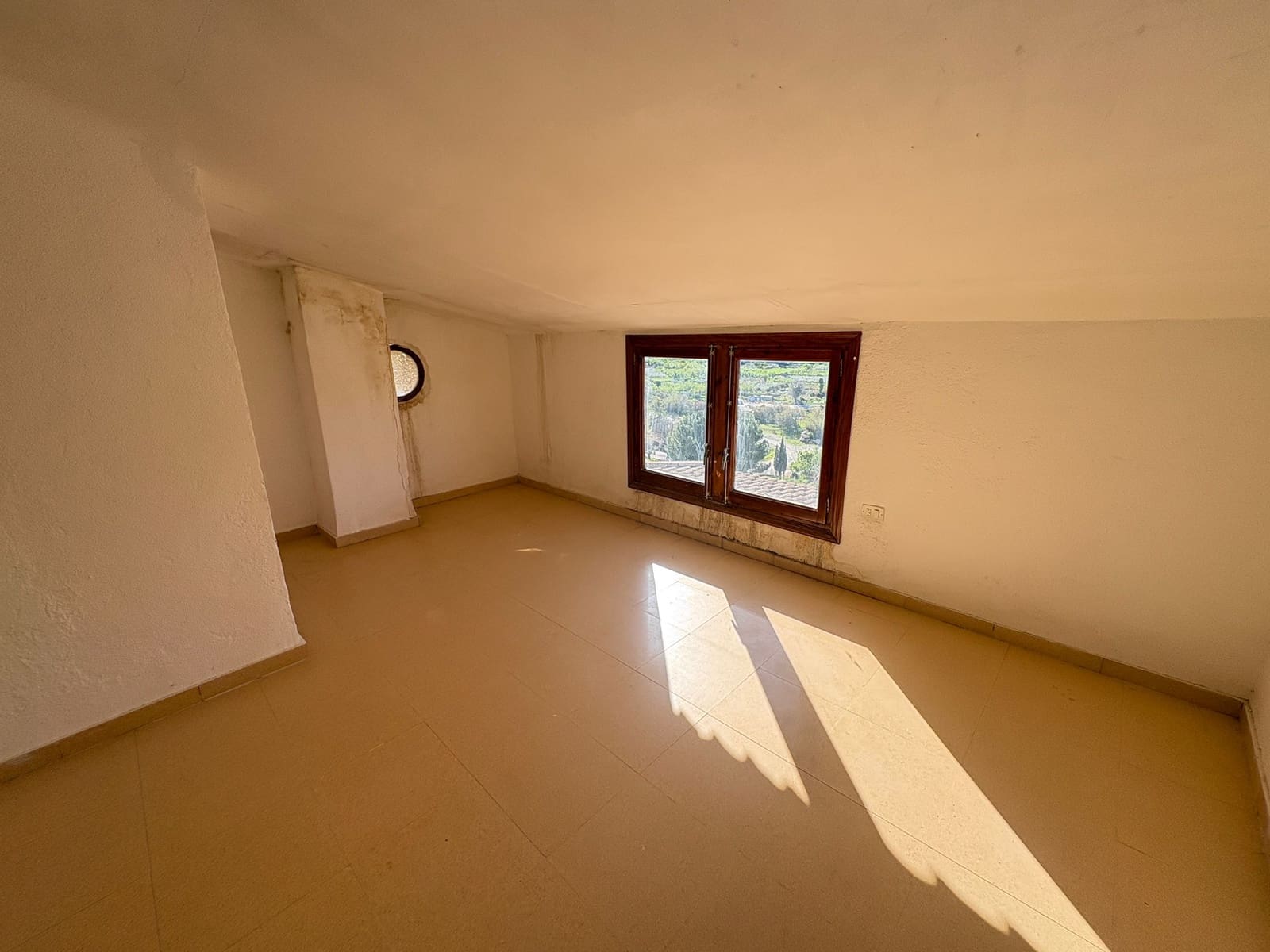 6 bedroom Finca/Country House for sale in Albanchez - € 120,000 (Ref: 9678137)