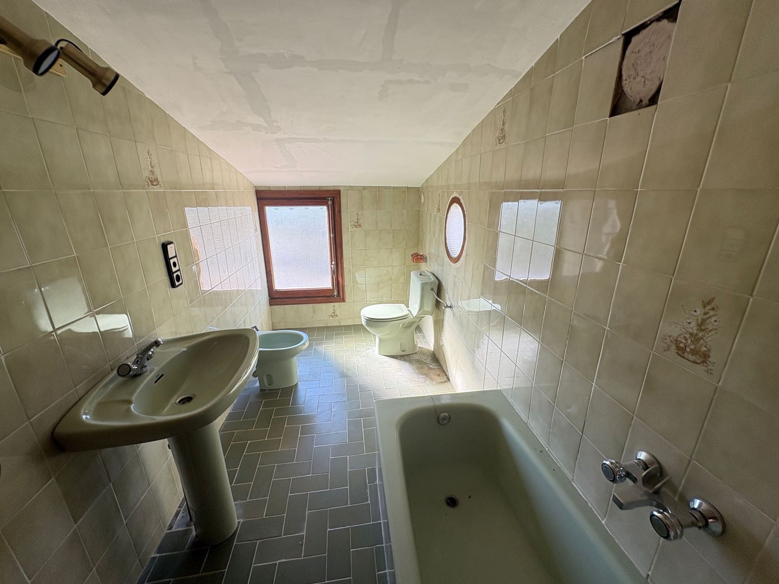 6 bedroom Finca/Country House for sale in Albanchez - € 120,000 (Ref: 9678137)