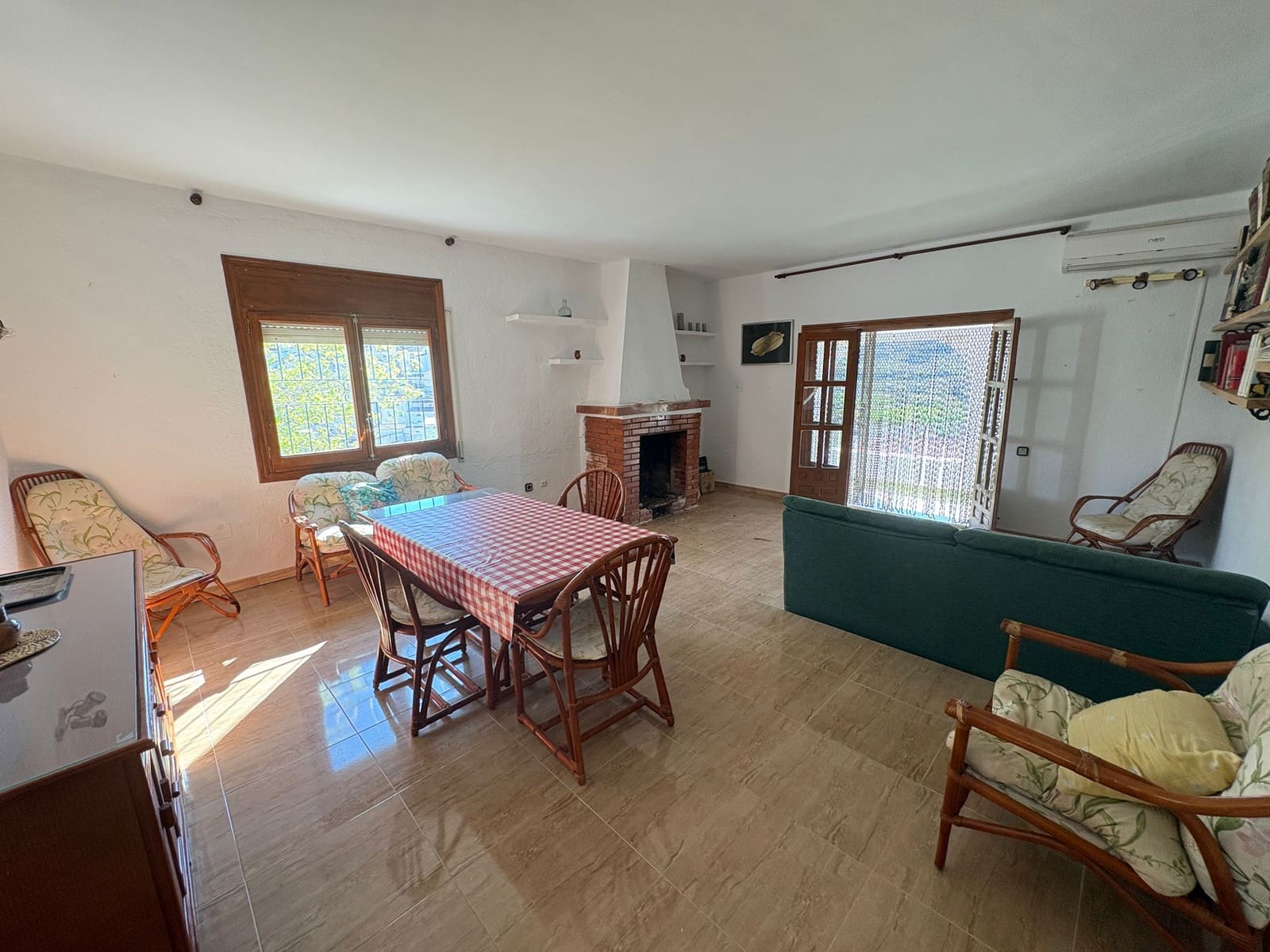 6 bedroom Finca/Country House for sale in Albanchez - € 120,000 (Ref: 9678137)