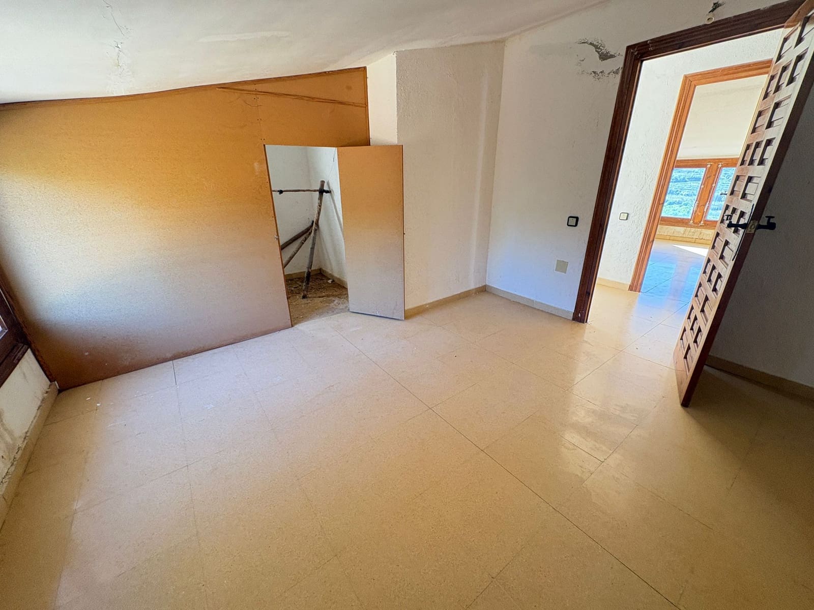 6 bedroom Finca/Country House for sale in Albanchez - € 120,000 (Ref: 9678137)