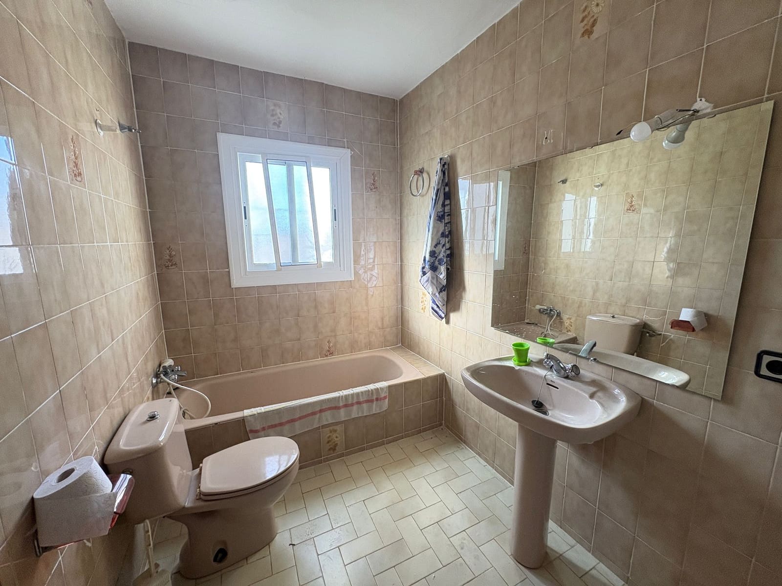 6 bedroom Finca/Country House for sale in Albanchez - € 120,000 (Ref: 9678137)