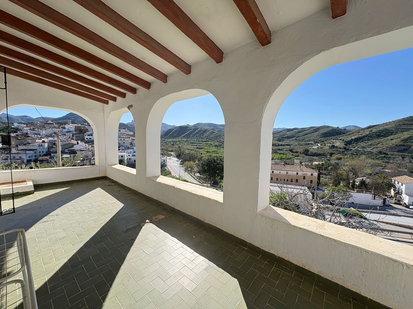 6 bedroom Finca/Country House for sale in Albanchez - € 120,000 (Ref: 9678137)