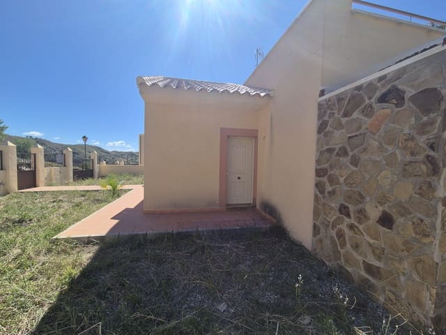 2 slaapkamer Halfvrijstaande villa te koop in Huércal-Overa met garage - € 165.000 (Ref: 9691477)