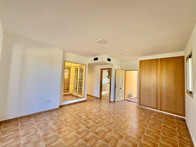 2 slaapkamer Halfvrijstaande villa te koop in Huércal-Overa met garage - € 165.000 (Ref: 9691477)