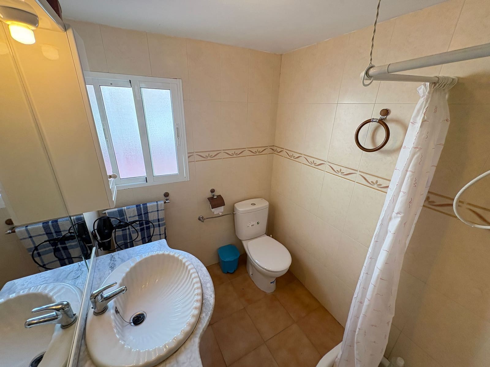 3 Zimmer Haus zu vermieten in Lijar - 550 € (Ref: 9836754)