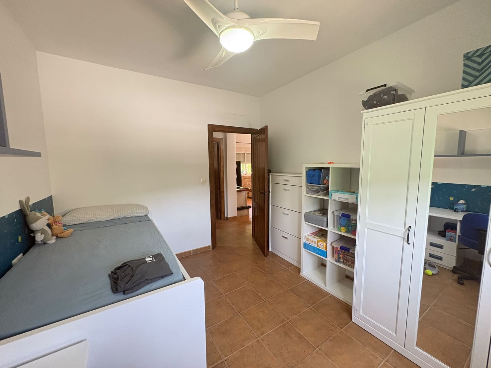 Pareado de 4 habitaciones en Fines en alquiler con garaje - 950 € (Ref: 9934906)