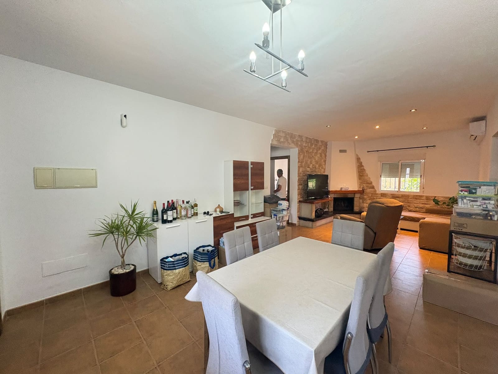 Pareado de 4 habitaciones en Fines en alquiler con garaje - 950 € (Ref: 9934906)