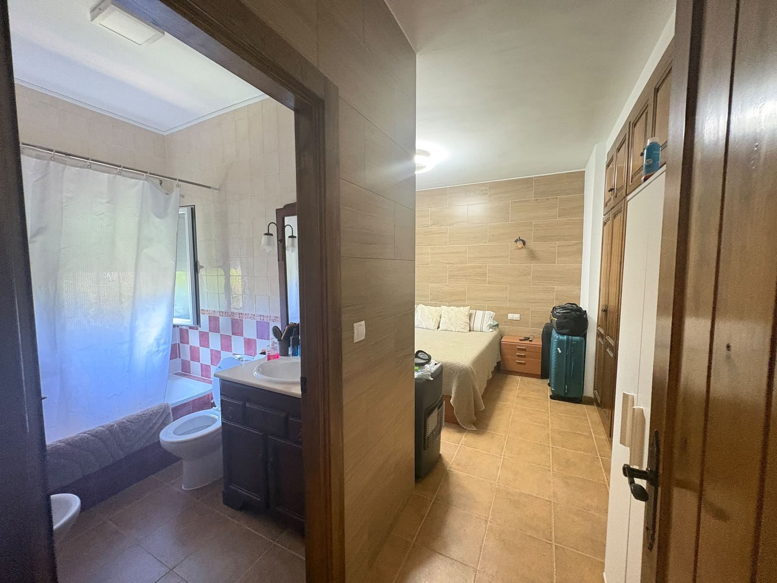 Pareado de 4 habitaciones en Fines en alquiler con garaje - 950 € (Ref: 9934906)