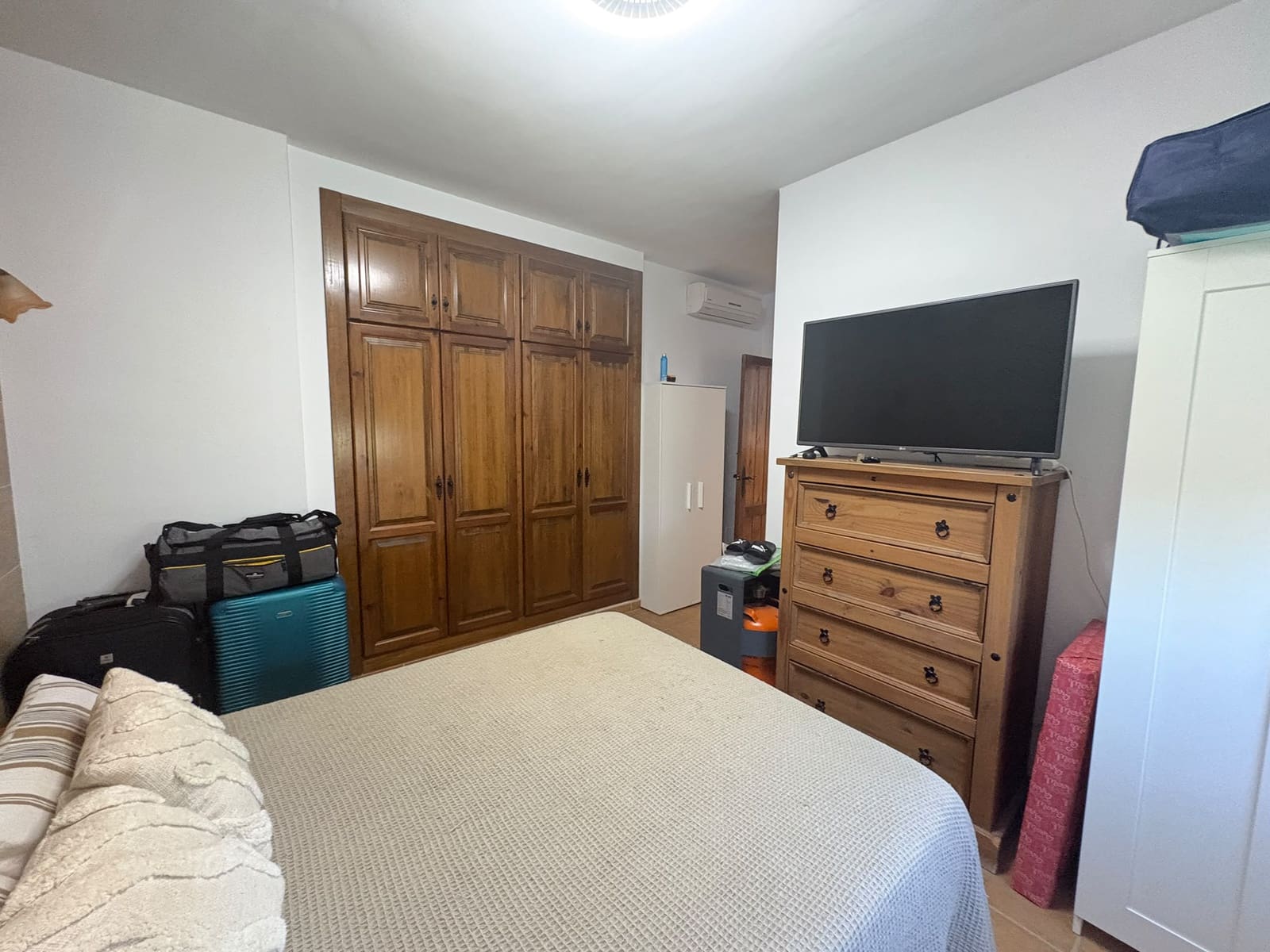 Pareado de 4 habitaciones en Fines en alquiler con garaje - 950 € (Ref: 9934906)