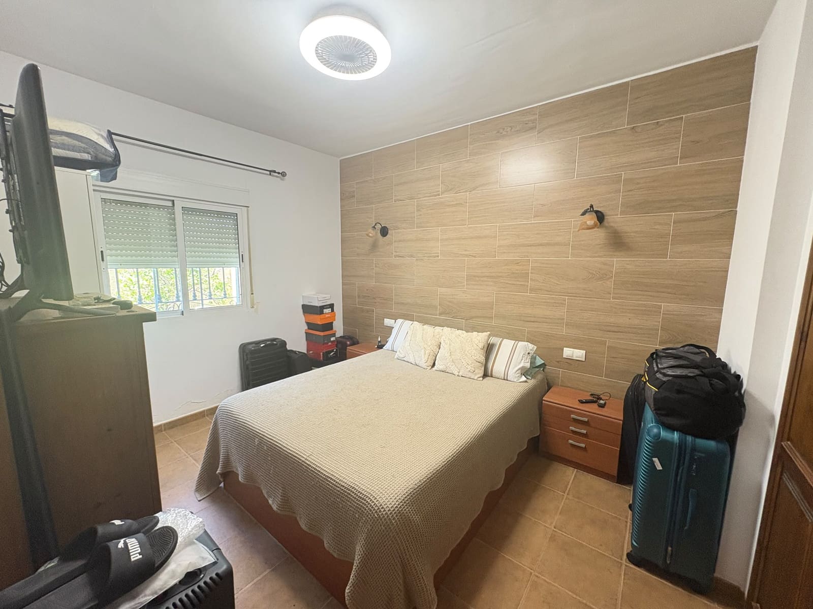 Pareado de 4 habitaciones en Fines en alquiler con garaje - 950 € (Ref: 9934906)