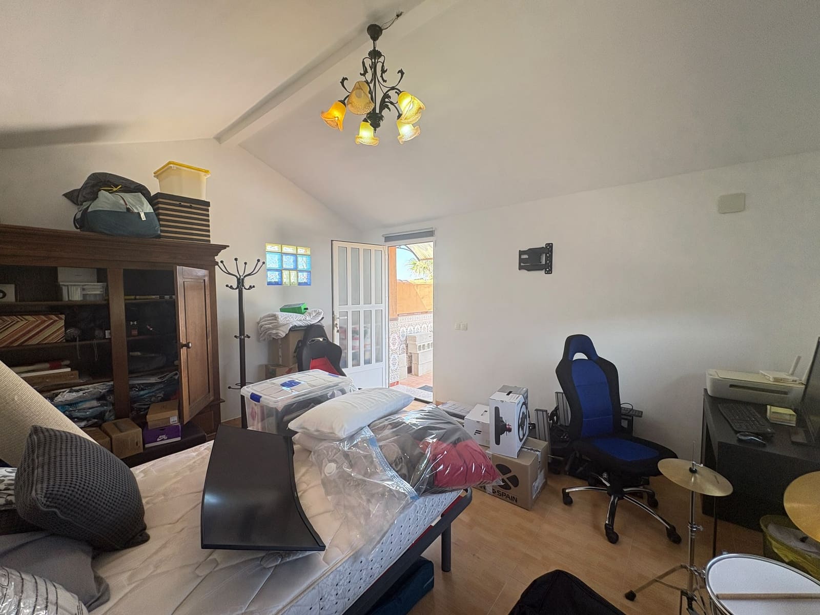Pareado de 4 habitaciones en Fines en alquiler con garaje - 950 € (Ref: 9934906)
