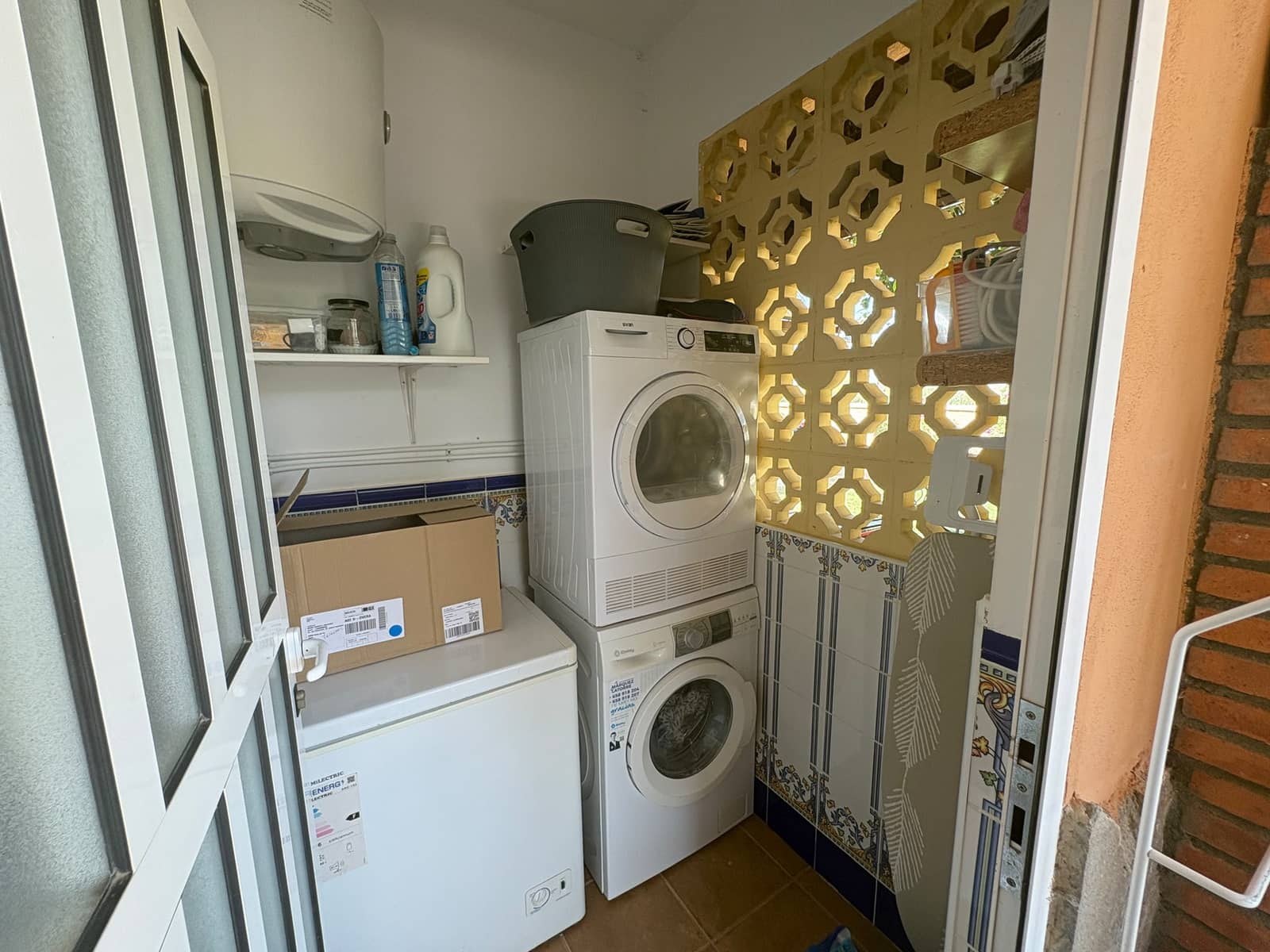Pareado de 4 habitaciones en Fines en alquiler con garaje - 950 € (Ref: 9934906)