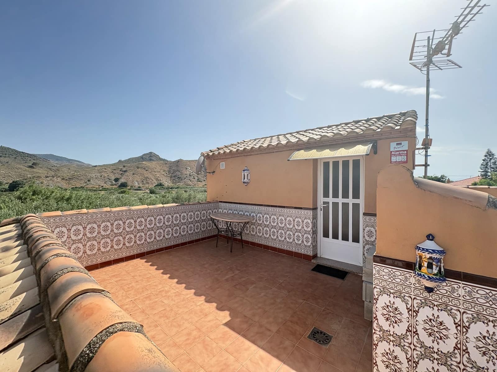 Pareado de 4 habitaciones en Fines en alquiler con garaje - 950 € (Ref: 9934906)