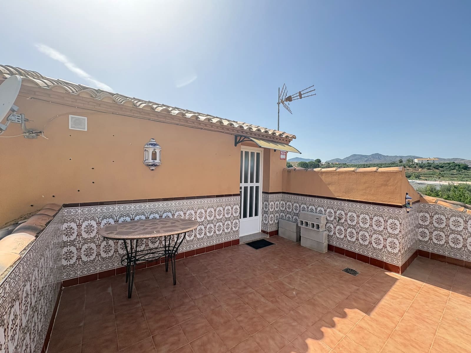 Pareado de 4 habitaciones en Fines en alquiler con garaje - 950 € (Ref: 9934906)