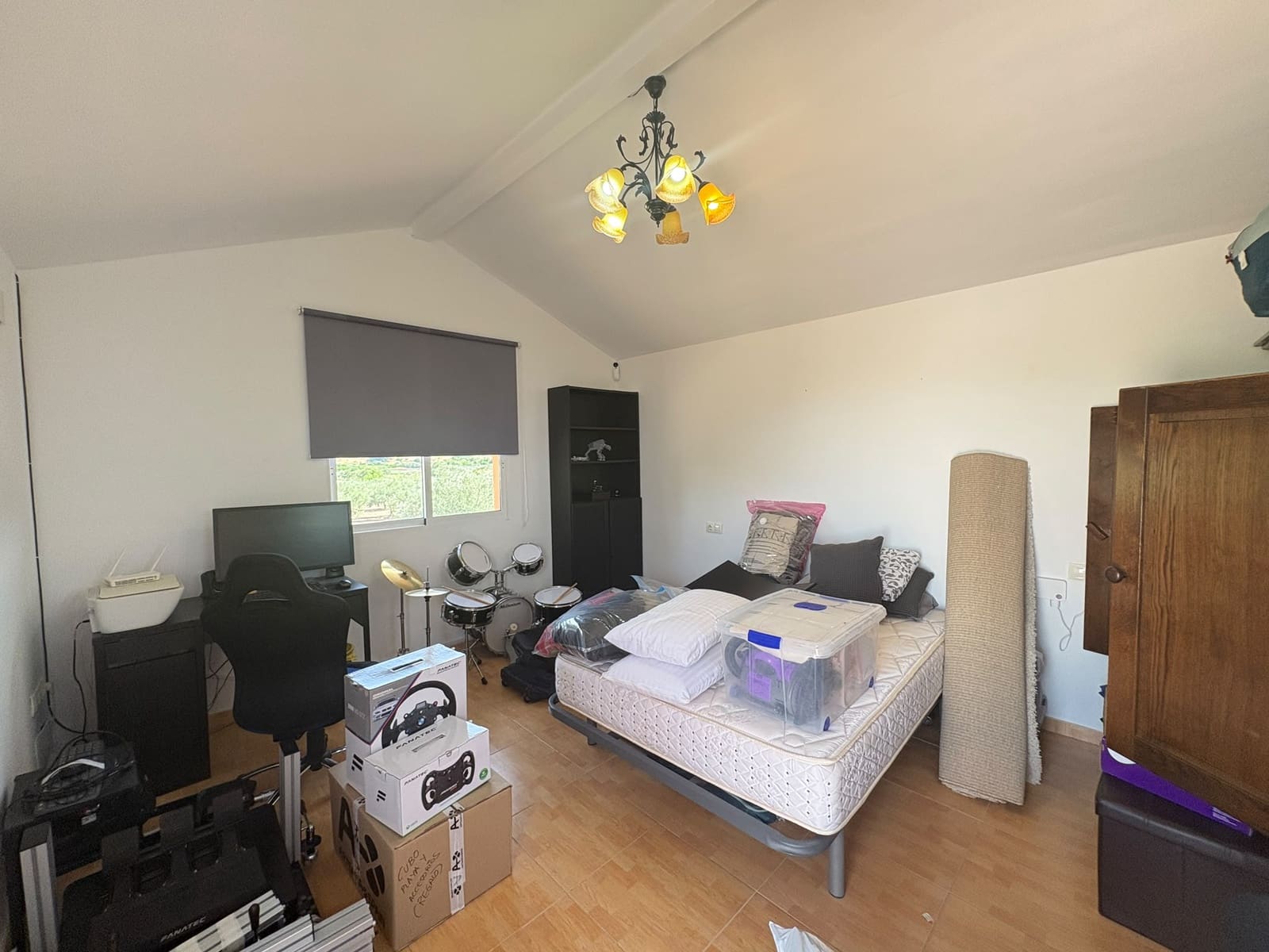 Pareado de 4 habitaciones en Fines en alquiler con garaje - 950 € (Ref: 9934906)